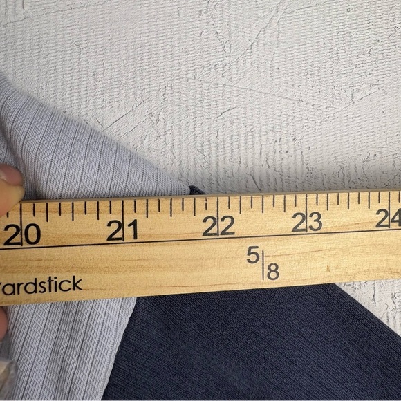 Vintage Tommy Hilfiger Men's Blue and Gray Colorblock Shirt Zip V Neck XL 90s - Picture 6 of 10